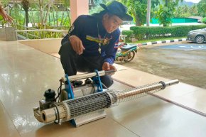 ท่อพ่นเครื่องพ่นหมอกควันผุทะลุ! รูเท่าเมล็ดข้าวกลางลำท่อที่เกือบลวกแขนคนพ่น และคำตอบว่าทำไมไม่ต้องซื้อเครื่องใหม่ทั้งชุด