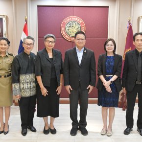 "Khaolaor is pleased to be a part of donating herbal medicines and dietary supplements to the Department of Corrections on December 30, 2025, in support of the 'Read for Release' project."