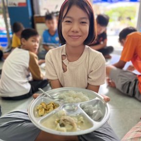 โครงการอาหารกลางวันเพื่อน้องท้องอิ่ม  Lunch for Little Ones Project