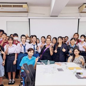 การต้อนรับผู้ปกครองและนักศึกษาสาขาวิชาการจัดการนวัตกรรมการค้า เพื่อสัมภาษณ์ทุนการศึกษา และเซ็นสัญญารับทุนสนับสนุนจากบริษัท ซีพี ออลล์ จำกัด (มหาชน)