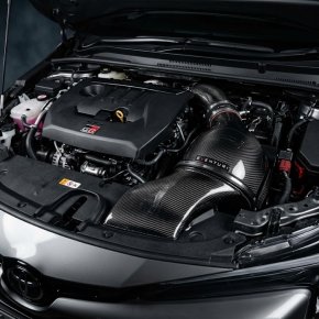 ชุดท่อไอดีคาร์บอนไฟเบอร์ Eventuri ติดตั้งในห้องเครื่อง Toyota GR Corolla