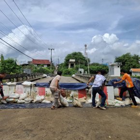  ดำเนินการเปิดสะพานบริเวณ สะพานท่ากู่