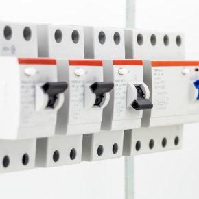 เทรนด์อุปกรณ์ไฟฟ้าในไทย: CP Magnetic กับบทบาทในการนำเข้าอุปกรณ์ไฟฟ้าคุณภาพ