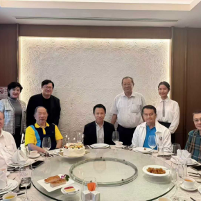 【ประธานและ CEO ของกลุ่มเอเชียแมส เข้าร่วมงานเลี้ยงวันเกิดของคุณไช่ ไป่ซาน ประธานสำนักงานกฎหมายยุติธรรมแห่งประเทศไทย】