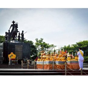 มูลนิธิพุทธภูมิธรรม  ร่วมพลังบุญ กองพลที่ 1 รักษาพระองค์ ถวายพระราชกุศล  สมเด็จพระเจ้าตากสินมหาราช บรรพชนทุกยุคสมัย ณ วัดพรานนก จังหวัดพระนครศรีอยุธยา