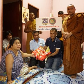 ภาพการนำข้าวสารที่ได้รับมอบ โดยการทอดผ้าป่าข้าวสาร  9 ตัน ณ วัดราชสิทธารามว(วัดพลับ) เมื่อ 17 สค 67 ที่ผ่านมาจากมูลนิธิพุทธภูมิธรรม