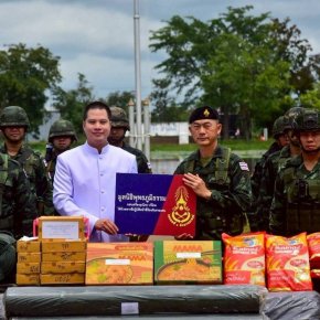 มูลนิธิพุทธภูมิธรรม ลงพื้นที่แนวชายแดน จังหวัดสุรินทร์ มอบเครื่องอุปโภคบริโภคและพลังบุญกำลังใจ ให้ครอบครัวผู้เสียชีวิต จากเหตุการณ์ถูกระเบิดยิงเข้าบ้าน แนวชายแดน ไทย - กัมพูชา
