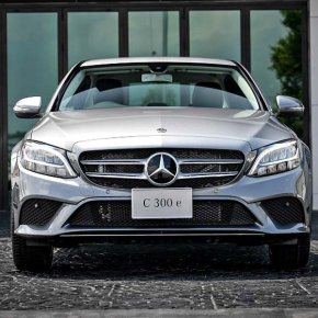 เปลี่ยนแบตเตอรี่ BENZ C300e แบตหมด ราคาถูก ติดตั้ง ฟรี!