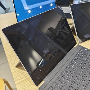 Surface Pro 7+ จอแตก