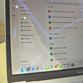 MacBook Air โดนกาแฟหกใส่จอ 3 เดือนที่แล้ว จอขึ้นคราบ แสงเพี้ยน ซ่อมได้โดยการเปลี่ยนฟิล์ม ไม่ต้องเปลี่ยนยกหัว