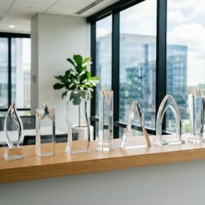 Crystal vs Acrylic Trophies: Which Fits Your Budget?