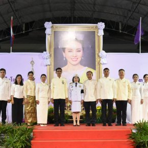 วันพุธที่ 3 มิถุนายน 2569 นายยุทธนา มาตเจือ ประธาน และคณะกรรมการหอการค้า ร่วมงานเฉลิมพระเกียรติ เนื่องในโอกาสพระราชพิธีมหามงคลเฉลิมพระชนมพรรษา 4 รอบ สมเด็จพระนางเจ้าฯ พระบรมราชินี 3 มิถุนายน 2569 ในวันพุธที่ 3 มิถุนายน 2569 เวลา 18.00 น. พิธีถวายเครื่องรา