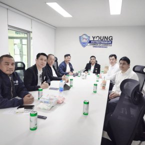 คุณธนกฤต ปิ่นเจริญ เข้าพบพูดคุย ปรึกษาเบื้องต้น เรื่องการจัดอบรมให้ความรู้กับคณะกรรมการและสมาชิกหอการค้า เรื่องกฎหมายครอบครัวมรดกเบื้องต้นพินัยกรรมภาษีการรับมรดกและธรรมนูญครอบครัว ในวันพฤหัสบดีที่ 2 กรกฎาคม 2569 เวลา 09.00 น ณ ห้องประชุมสำนักงานหอการค้าจั