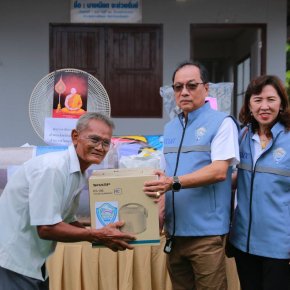 วันศุกร์ที่ 17 กรกฎาคม  2569  นายธนเดช จิตพิทยานุภาพ รองประธานหอการค้า ร่วมส่งมอบครัวเรือน จำนวน 2 หลัง โครงการบ้านห่วงใยจากใจ glo ประจำปี 2569   ประกอบด้วย  1) เวลา 9.00-10.00 น. ครัวเรือนนางเนียด จะช่วยรัมย์ บ้านเลขที่ 408 หมู่ที่ 18 ตำบลท่ากระดาน อำเภอ