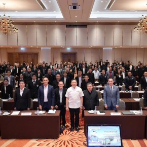 นายยุทธนา มาตเจือ ประธาน นายทนงศักดิ์ ทรัพย์เฟื่องฟู รองประธานหอการค้า ร่วมโครงการขับเคลื่อนแผนงานบูรณาการความร่วมมือภาครัฐภาคเอกชนในการเสริมศักยภาพการพัฒนาเศรษฐกิจภาค/กลุ่มจังหวัดและจังหวัดในภูมิภาคประจำปีงบประมาณ 2569 ระหว่างวันที่ 20 สิงหาคม 2569 ณ โรง