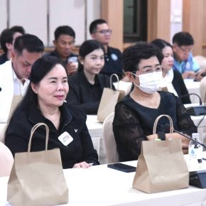 วันพุธที่ 9 กันยายน 2569 เวลา 09:30 - 12.00 น. นายสมพงษ์ นำศรีเจริญสุข กรรมการหอการค้า ร่วมประชุมติดตามผลการดำเนินงาน To BE NUMBER ONE ในสถานประกอบการ ชุมชน สถานศึกษา และหน่วยงานในสังกัดกระทรวงยุติธรรม จังหวัดฉะเชิงเทราปีงบประมาณ 2569 ครั้งที่ 4 ณ ห้องประ