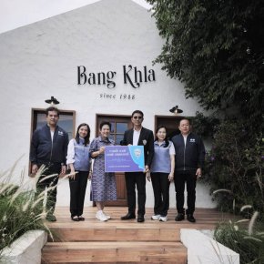 วันที่ 3 - 6 สิงหาคม 2569 นายยุทธนา มาตเจือประธานและคณะกรรมการหอการค้าจังหวัดฉะเชิงเทรา มอบป้ายของดีของจังหวัด รับรองโดยหอการค้าจังหวัดฉะเชิงเทรา   1.ก๋วยเตี๋ยวเรือชามใหญ่&ก๋วยเตี๋ยวหมูสับกุ้งทอด อำเภอเมืองฉะเชิงเทรา 2.ยูแลนด์ รีสอร์ท/โฮมเสตย์ & ค