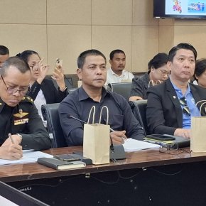 ในวันศุกร์ที่ 3 เมษายน 2569 เวลา 13.30 น. นายทวีทรัพย์ โชคเกิดสุภาพรองประธานหอการค้าร่วม ประชุมคณะกรรมการและอนุกรรมการศูนย์อำนวยการความปลอดภัยทางถนนจังหวัดฉะเชิงเทราและภาคีเครือข่ายที่เกี่ยวข้อง ครั้งที่ 1/2569 ณ ห้องประชุมมรุพงษ์ศิริพัฒน์ ชั้น 4 ศาลากลาง