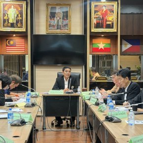 ในวันอังคารที่ 7 เมษายน 2569 เวลา 13.30 น. นายยุทธนา มาตเจือ ประธานหอการค้าฯ เป็นประธานการประชุมคณะกรรมการร่วมภาครัฐและเอกชนเพื่อแก้ไขปัญหาทางเศรษฐกิจกลุ่มจังหวัดภาคตะวันออก 1 (ฉะเชิงเทรา ชลบุรี ระยอง) ครั้งที่3/2569 ณ ห้องประชุมพระยาศรีสุนทรโวหาร ชั้น 1 