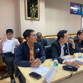 วันศุกร์ที่ 17 เมษายน 2569 เวลา 13.30 - 15.00 น. นายยุทธนา มาตเจือ ประธานหอการค้า ร่วมประชุมหารือ เพื่อจัดทำข้อมูลเกี่ยวกับ "ภัยคุกคามความมั่นคงรูปแบยใหม่" ในเขตเศรษฐกิจพิเศษ (EEC) ในการบรรยายสรุปต้อนรับคณะกรรมมาธิการการทหารและความมั่นคงของรัฐวุ