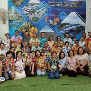 หอการค้าจังหวัดฉะเชิงเทรา จัดกิจกรรมสืบสานประเพณีสงกรานต์และรดน้ำขอพรผู้ใหญ่ ประจำปี พ.ศ 2569 ซึ่งเป็นประเพณีวันขึ้นปีใหม่ของไทยและเพื่อเป็นการร่วมสืบสานวัฒนธรรมอันดีงาม  ในวันศุกร์ที่ 17 เมษายน 2569 เวลา 10.00 น.ณ อาคารหอการค้าจังหวัดฉะเชิงเทรา