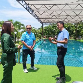 นายยุทธนา มาตเจือประธาน นายทนงศักดิ์ทรัพย์เฟื่องฟูรองประธานหอการค้าไปดูสถานที่การจัดประชุมสัญจร ที่แสนภูดาษ เฮลท์แอนด์เวลเนส คลับ เลขที่ 118 ถึง 118/1 หมู่ 4 ตำบลลาดขวาง อำเภอบ้านโพธิ์จังหวัดฉะเชิงเทรา
