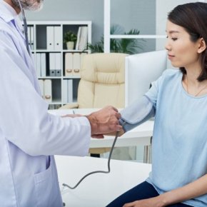 ประกันสุขภาพรายปี: คัมภีร์สร้างเกราะป้องกันทางการเงินที่คุณต้องรู้