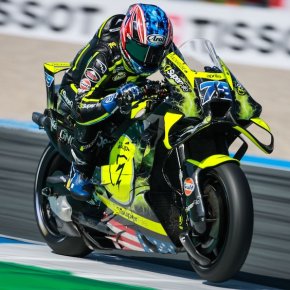 APRILIA ล็อกโพเดียม! ไอ โอกุระ คว้าชัยครั้งแรกในคลาส MotoGP ที่แอสเซน