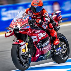 อลหม่านทั้งสนาม! มาร์ก มาร์เกซ ฝ่าสายฝนคว้าชัยสปรินท์เฆเรซ