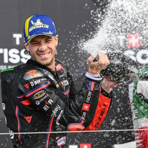 มาร์โก เบซเซคกี คว้าชัยกับ Aprilia ที่ซิลเวอร์สโตน ท่ามกลางกระแสข่าวดราม่าของ ฆอร์เก มาร์ติน