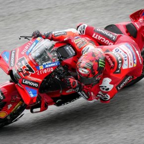 DUCATI กวาดแถวหน้า! เป็กโก้ บันญาญา คว้าโพล Malaysian Grand Prix 2025