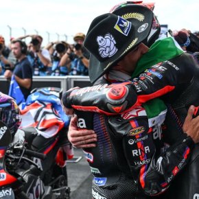 ไม่แทรกแซง! Aprilia ปล่อย 'เบซเซคกี' ดวล 'มาร์ติน' ตัดสินในสนามแข่ง