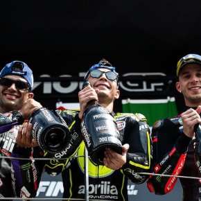 อะไรคือกุญแจสำคัญที่ทำให้ Aprilia ครองความยิ่งใหญ่ที่ซิลเวอร์สโตน ?