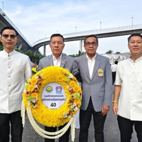 พิธีวางพวงมาลาถวายแด่พระบรมราชานุสรณ์พระบาทสมเด็จพระบรมชนกาธิเบศร มหาภูมิพลอดุลยเดชมหาราช บรมนาถบพิตร