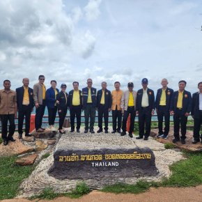 คณะ"สว.อีสานล่าง"ตระเวนศรีสะเกษ-อุบลฯ ปลอบขวัญกำลังพล-ให้กำลังใจชาวบ้าน 