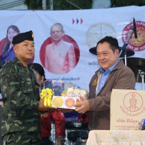 "ทวี"ลงพื้นที่สร้างขวัญกำลังใจ ทหาร-ผู้อพยพที่ศูนย์พักพิงชั่วคราวสุรินทร์ 