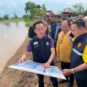 "พลเอกสวัสดิ์"นำทีม สว. ลงพื้นที่"สุโขทัย"รับฟังปัญหาอุทกภัย