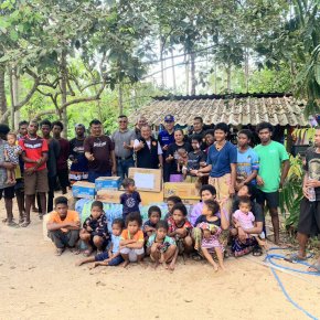 คณะสว.กลุ่มใต้ตอนล่างผนึกกำลัง ปันน้ำใจบรรเทาทุกข์ผู้ประสบอุทกภัย 