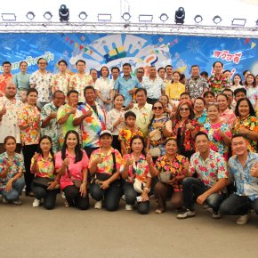 "นายกสุนทร ปานแสงทอง"เปิดบ้านจัดพิธี ทำบุญรดน้ำดำหัวเนื่องในวันสงกรานต์