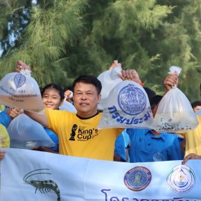ฟื้นฟูระบบนิเวศชายฝั่ง"นายกอบจ.สงขลา" นำทีมปล่อยพันธุ์กุ้งปลาทะเล2.7แสนตัว 
