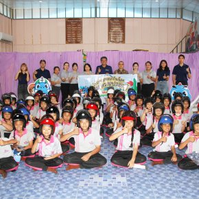 ปตท.ห่วงใยเยาวชนจัดอบรมให้ความรู้ มอบหมวกกันน็อคเพิ่มความปลอดภัยบนท้องถนน