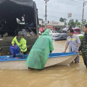 "ไทยคม-เอไอเอส"ผนึกกำลังนำจานดาวเทียมฯ เสริมสื่อสารฉุกเฉินช่วยน้ำท่วมใต้