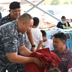 ศูนย์บรรเทาสาธารณภัย กองบิน 3 ส่งมอบผ้าห่มกันหนาวในกิจกรรมเยี่ยมญาติทหารใหม่ 