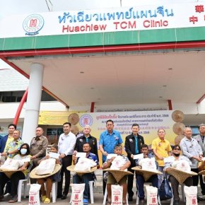 "ป่อเต็กตึ๊ง"แจกเครื่องอุปโภค-บริโภค ผู้ยากไร้เนื่องในงานประเพณีทิ้งกระจาด ปี 68