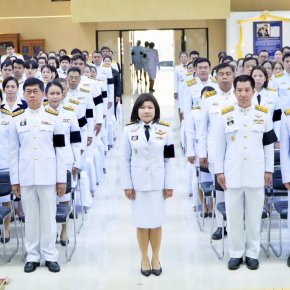 "ฉะเชิงเทรา"ประกอบพิธีวางพานพุ่มดอกไม้สด เนื่องในวันพระบิดาแห่งฝนหลวง  