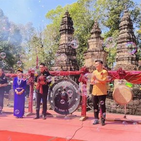 "พ่อเมืองศรีสะเกษ"เปิดงานสืบสานตำนานพันปี ประเพณีไหว้พระธาตุตำบลปราสาทสุดยิ่งใหญ่