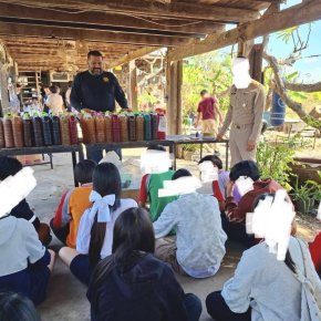 ครูไปตามเด็กหนีเรียนร้านน้ำท่อม เจ้าของกร่างถือปืนขู่-นอภ.ทราบเรื่องสั่งจับทันที 