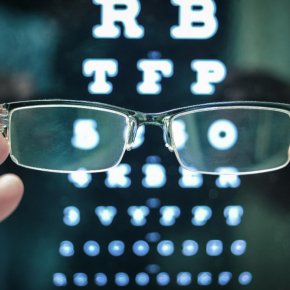 เครื่องมือวัดสายตาที่รองรับเลนส์โปรเกรสซีฟ ต้องมีอะไรบ้าง?