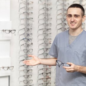 เปิดร้านแว่นตาแล้วจะรู้ได้อย่างไรว่าพื้นที่นี้มีกำลังซื้อพอ? วิธีวิเคราะห์ทำเลก่อนตัดสินใจลงทุน