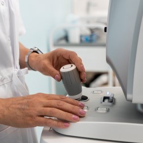 วิธีดูแลคอมวัดสายตาให้ใช้งานได้ยาว ไม่เสียกลางคัน